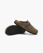 Men's slip-on clogs with low block heel