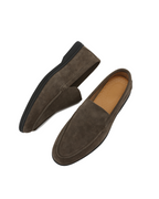 Men's slip-on loafers with black soles