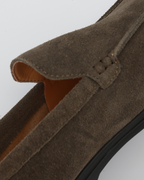 Men's slip-on loafers with black soles