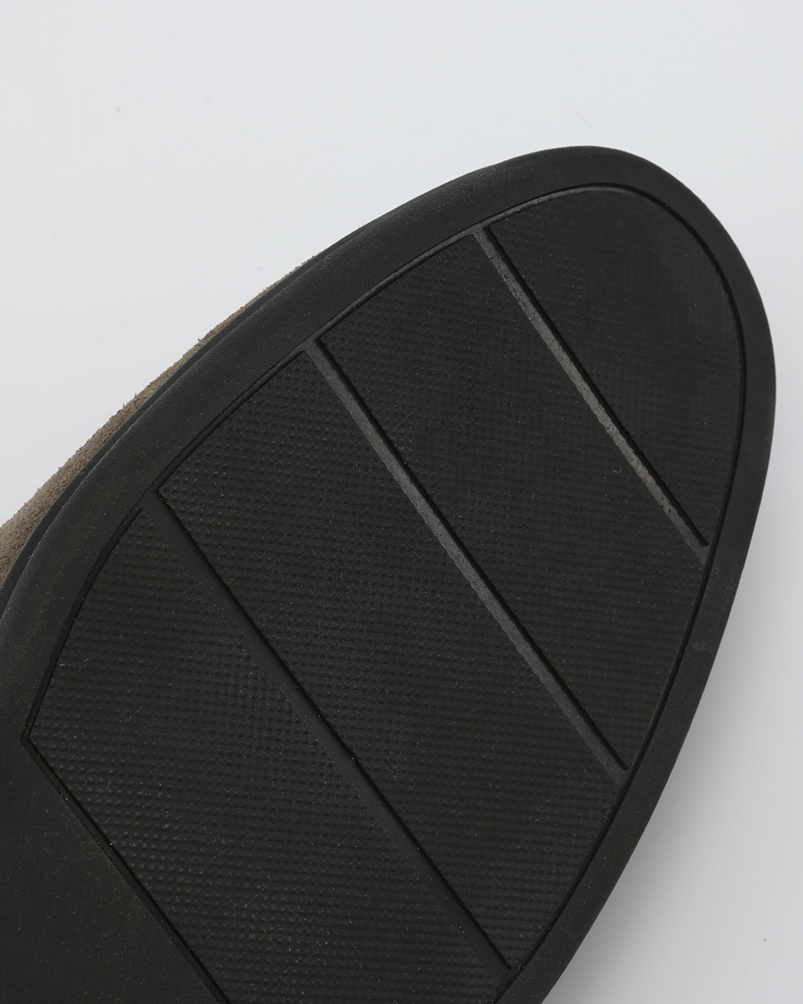 Men's slip-on loafers with black soles