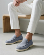 Men's slip-on loafers with moccasin toe