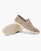 Men's slip-on loafers with moccasin toe