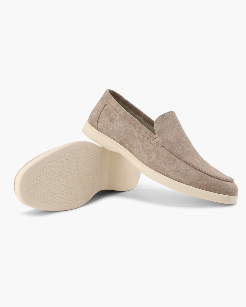 Men's slip-on loafers with moccasin toe