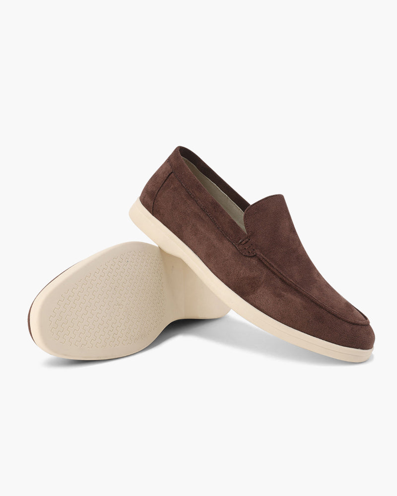 Men's slip-on loafers with moccasin toe