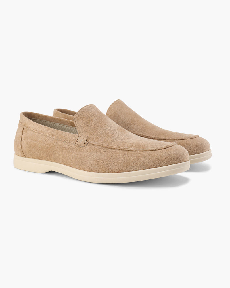 Men's slip-on loafers with moccasin toe