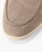 Men's slip-on loafers with moccasin toe