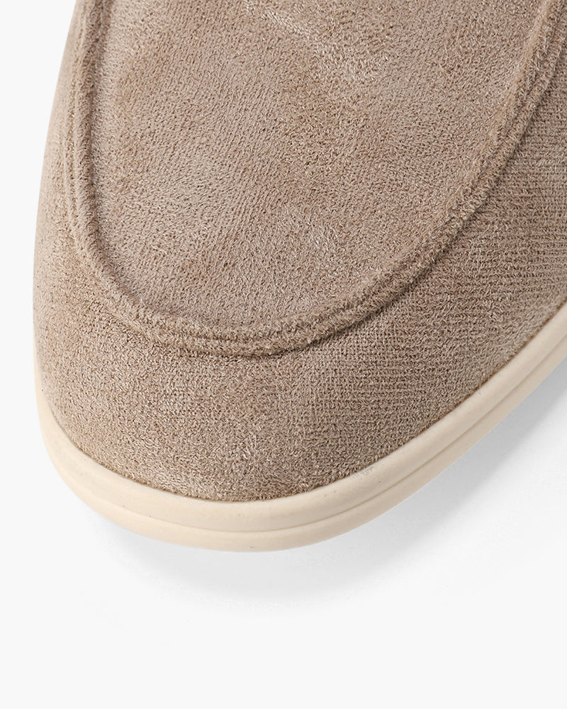 Men's slip-on loafers with moccasin toe