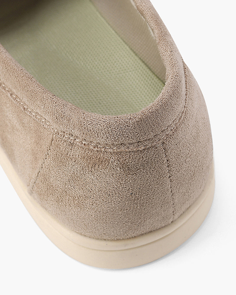 Men's slip-on loafers with moccasin toe