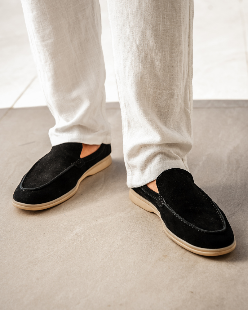 Men's slip-on loafers with moccasin toe and low heel