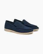 Men's slip-on loafers with moccasin toe and low heel