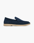 Men's slip-on loafers with moccasin toe and low heel