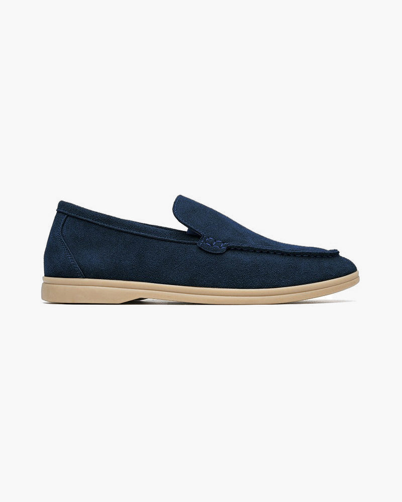 Men's slip-on loafers with moccasin toe and low heel