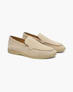 Men's slip-on loafers with moccasin toe and low heel