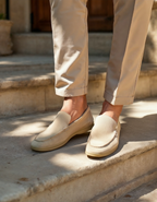 Men's slip-on loafers with moccasin toe and low heel