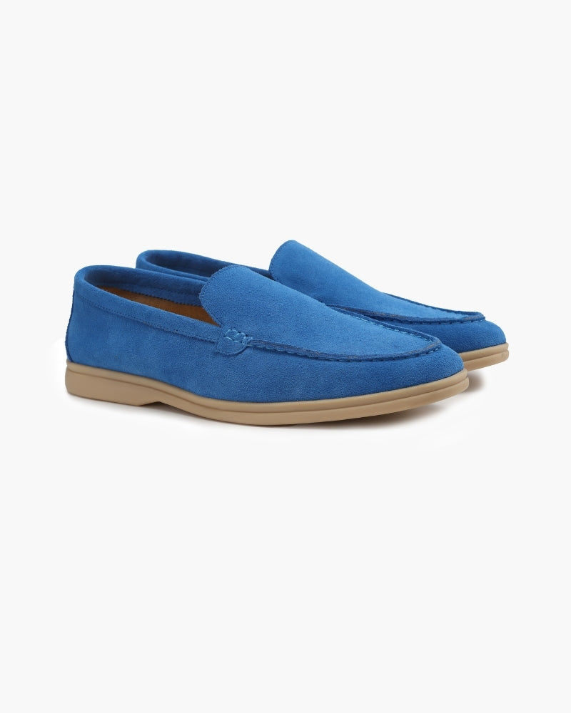 Men's slip-on loafers with moccasin toe and low heel