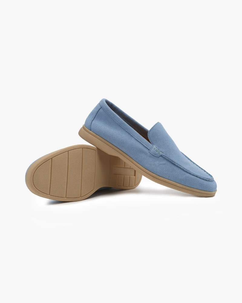 Men's slip-on loafers with moccasin toe and low heel