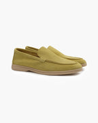 Men's slip-on loafers with moccasin toe and low heel