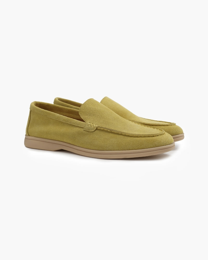 Men's slip-on loafers with moccasin toe and low heel