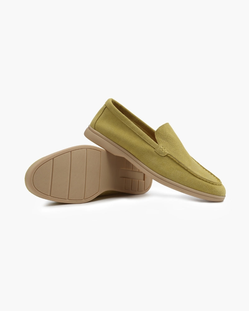 Men's slip-on loafers with moccasin toe and low heel