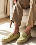 Men's slip-on loafers with moccasin toe and low heel