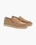 Men's slip-on loafers with moccasin toe and low heel