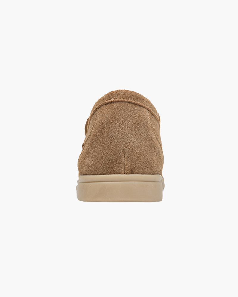 Men's slip-on loafers with moccasin toe and low heel