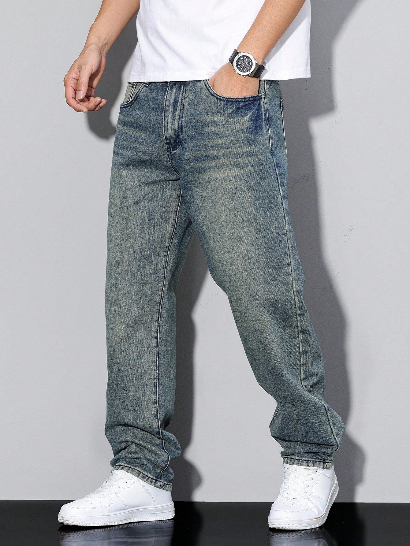 Men's straight leg wide-fit weekend jeans
