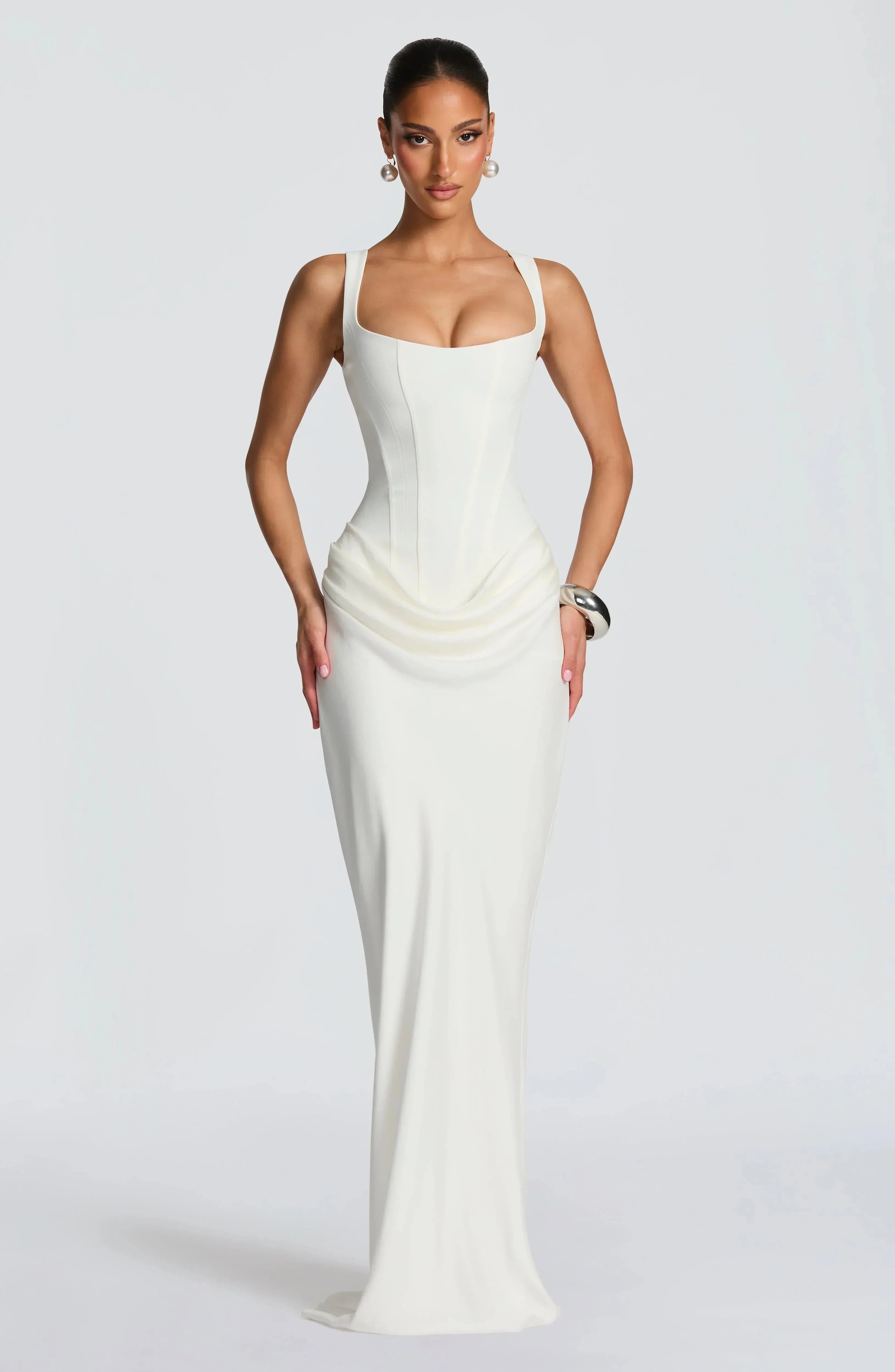Women's fitted open-back square-neck evening dress