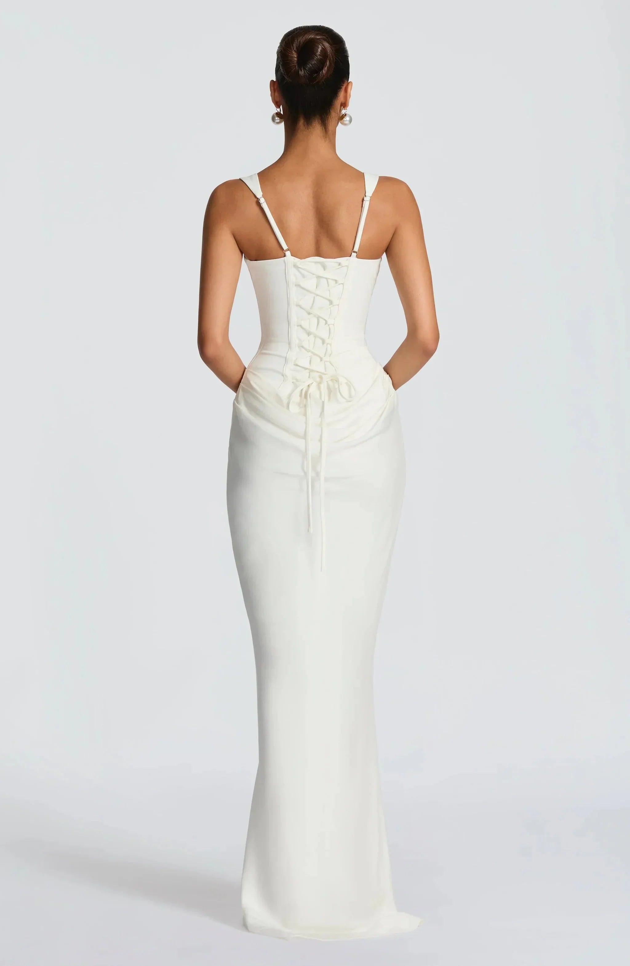Women's fitted open-back square-neck evening dress