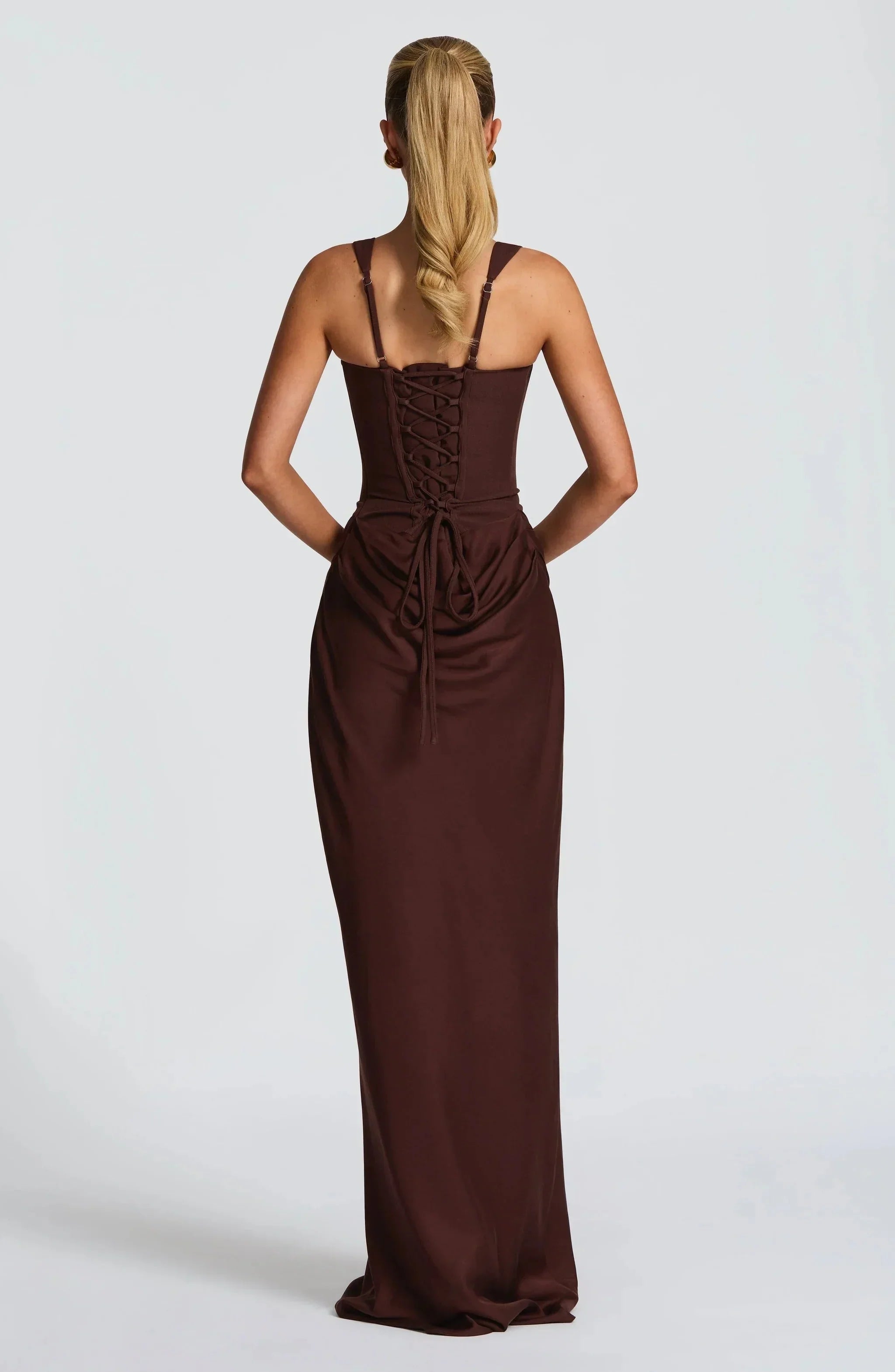 Women's fitted open-back square-neck evening dress