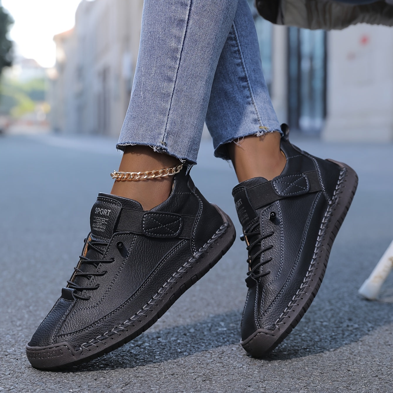 Women's lace-up flat weekend sneakers