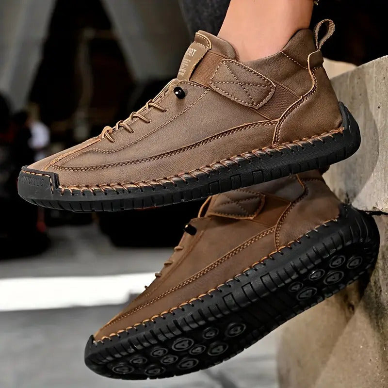 Women's lace-up flat weekend sneakers