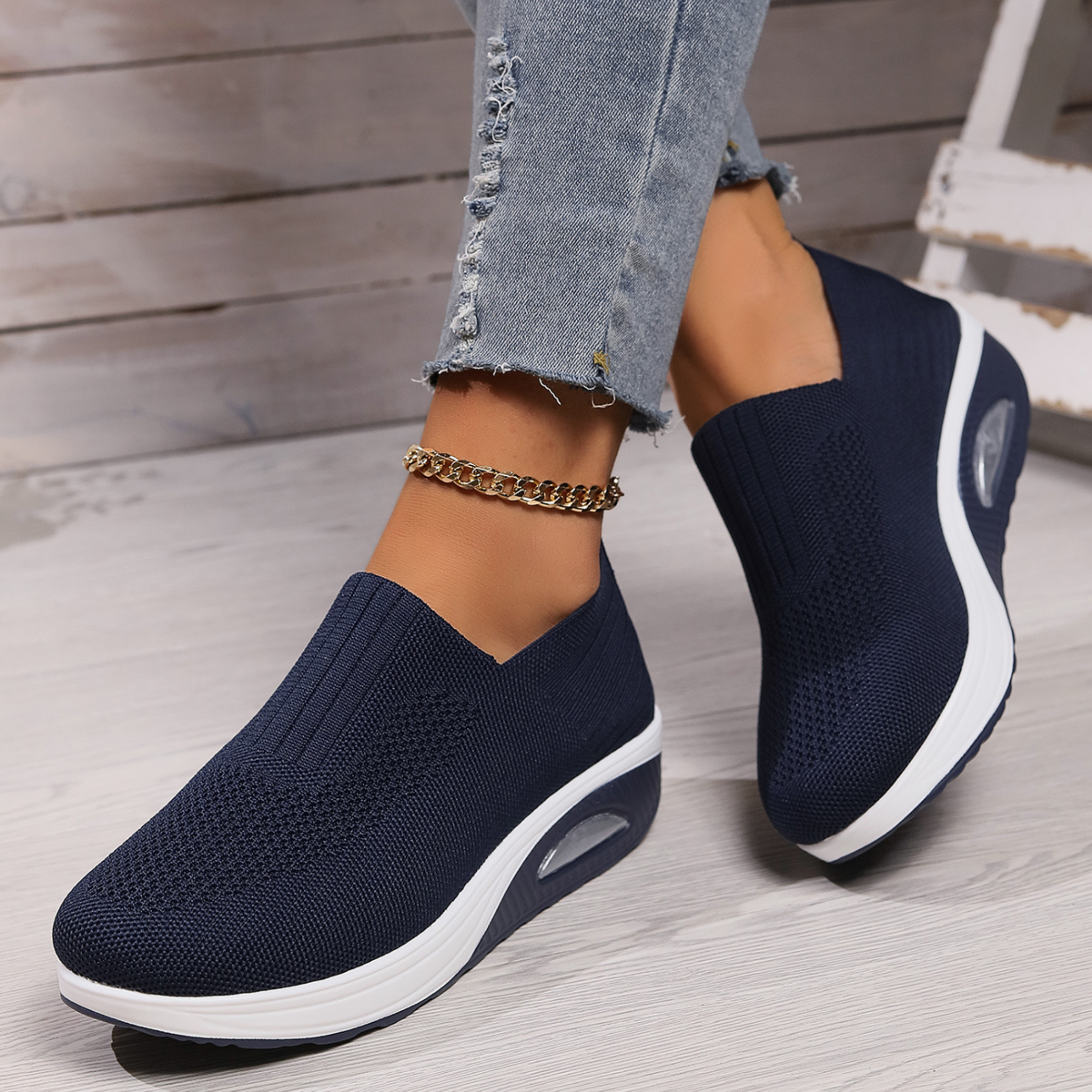 Women's slip-on platform weekend sneakers