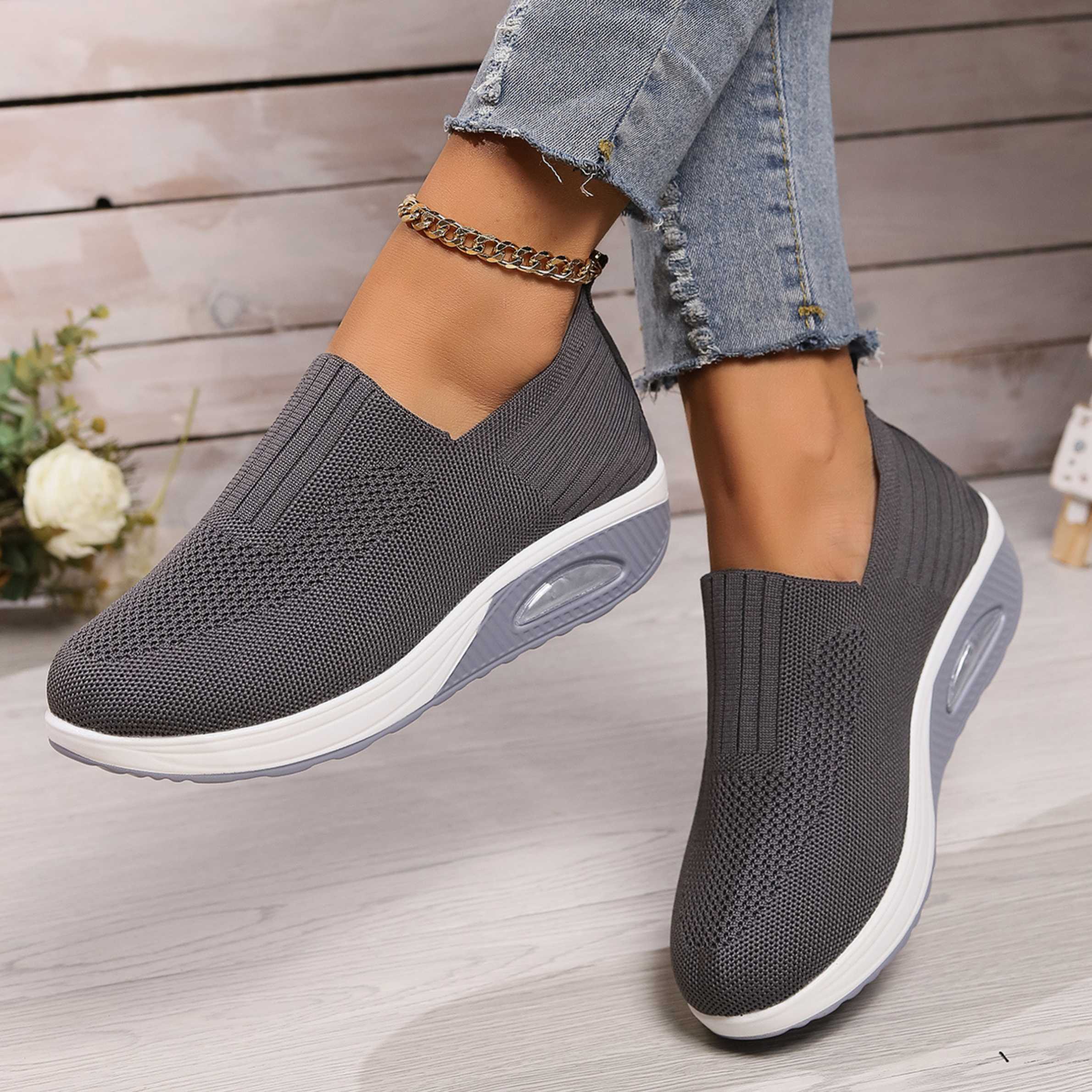 Women's slip-on platform weekend sneakers