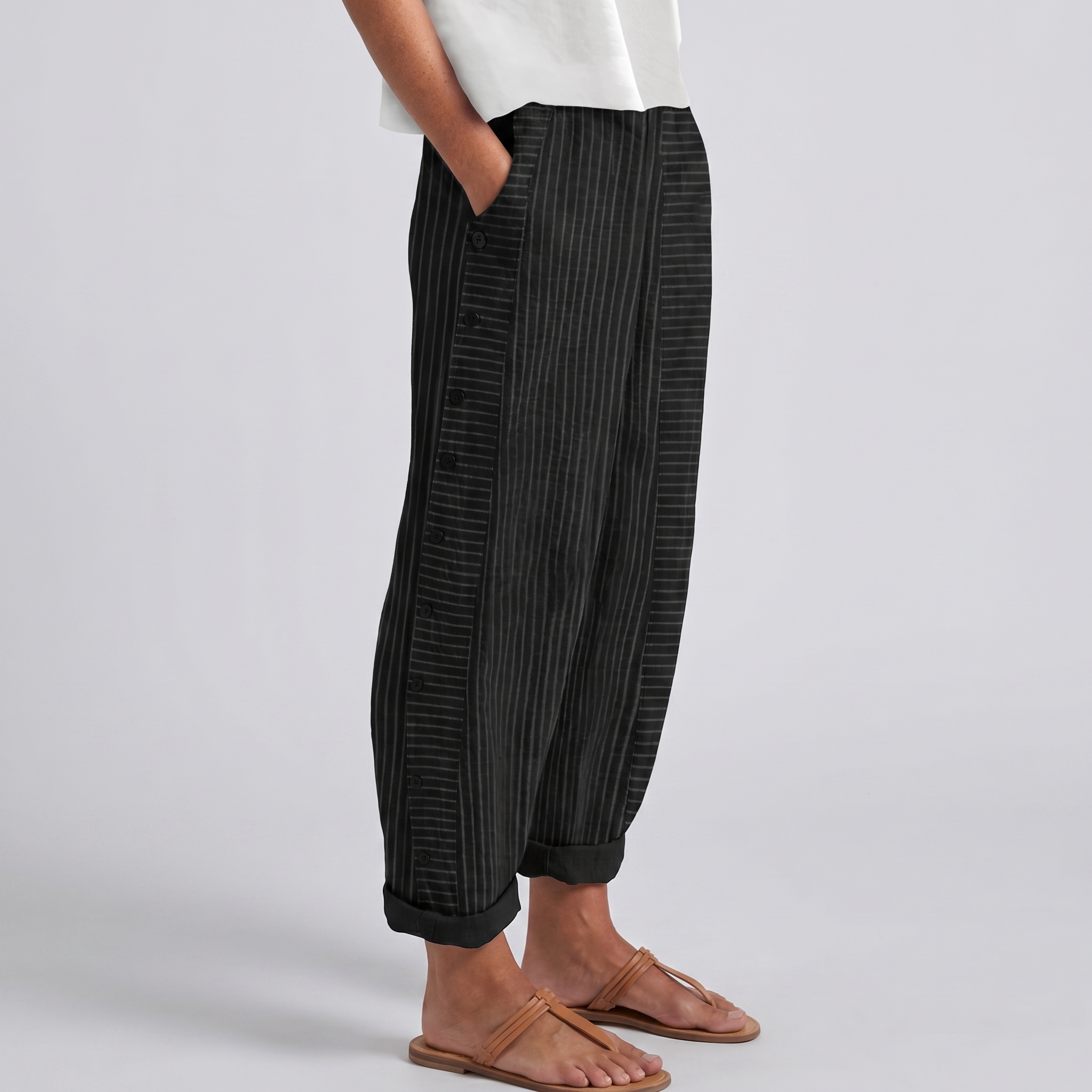 Women's striped button-panel cropped trousers