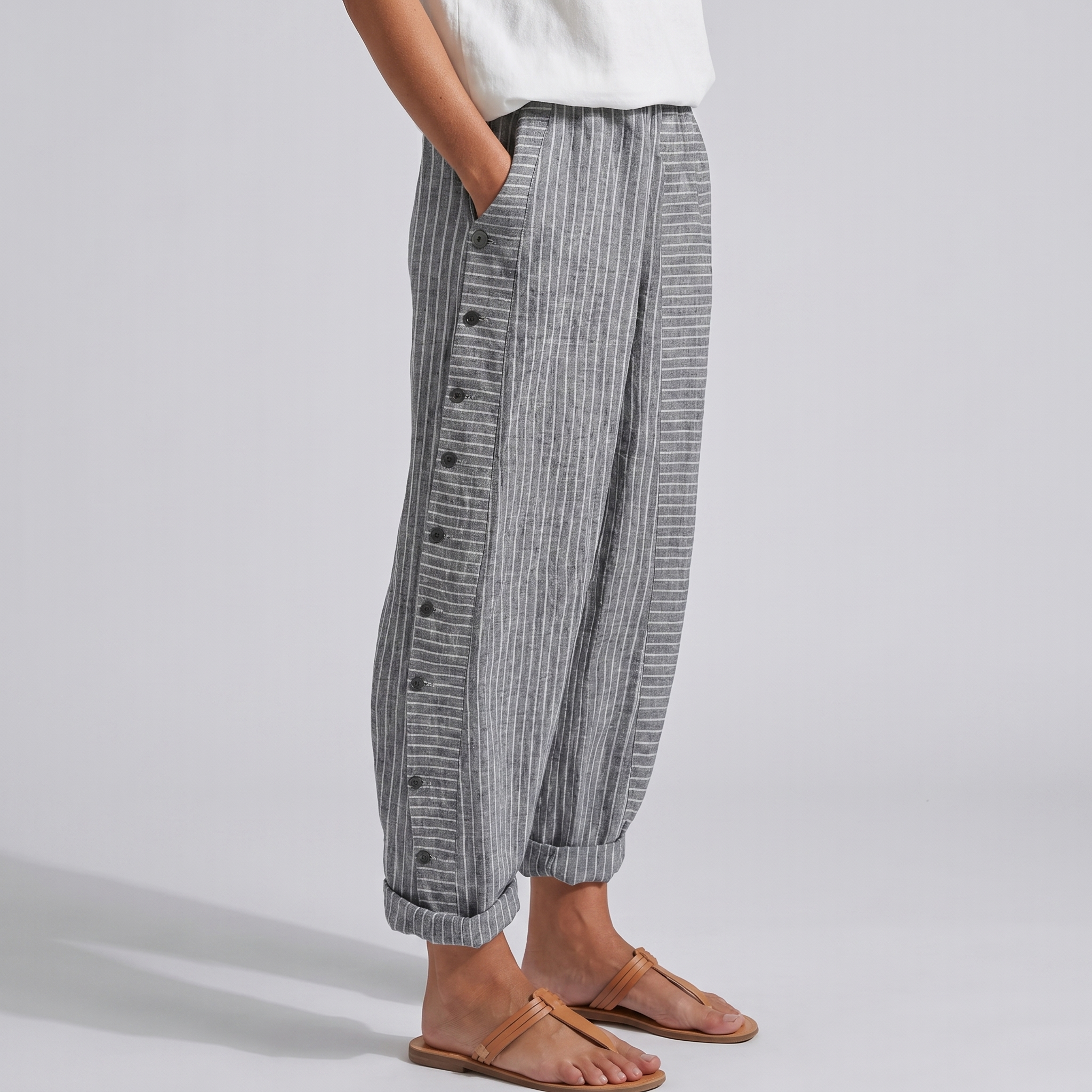 Women's striped button-panel cropped trousers