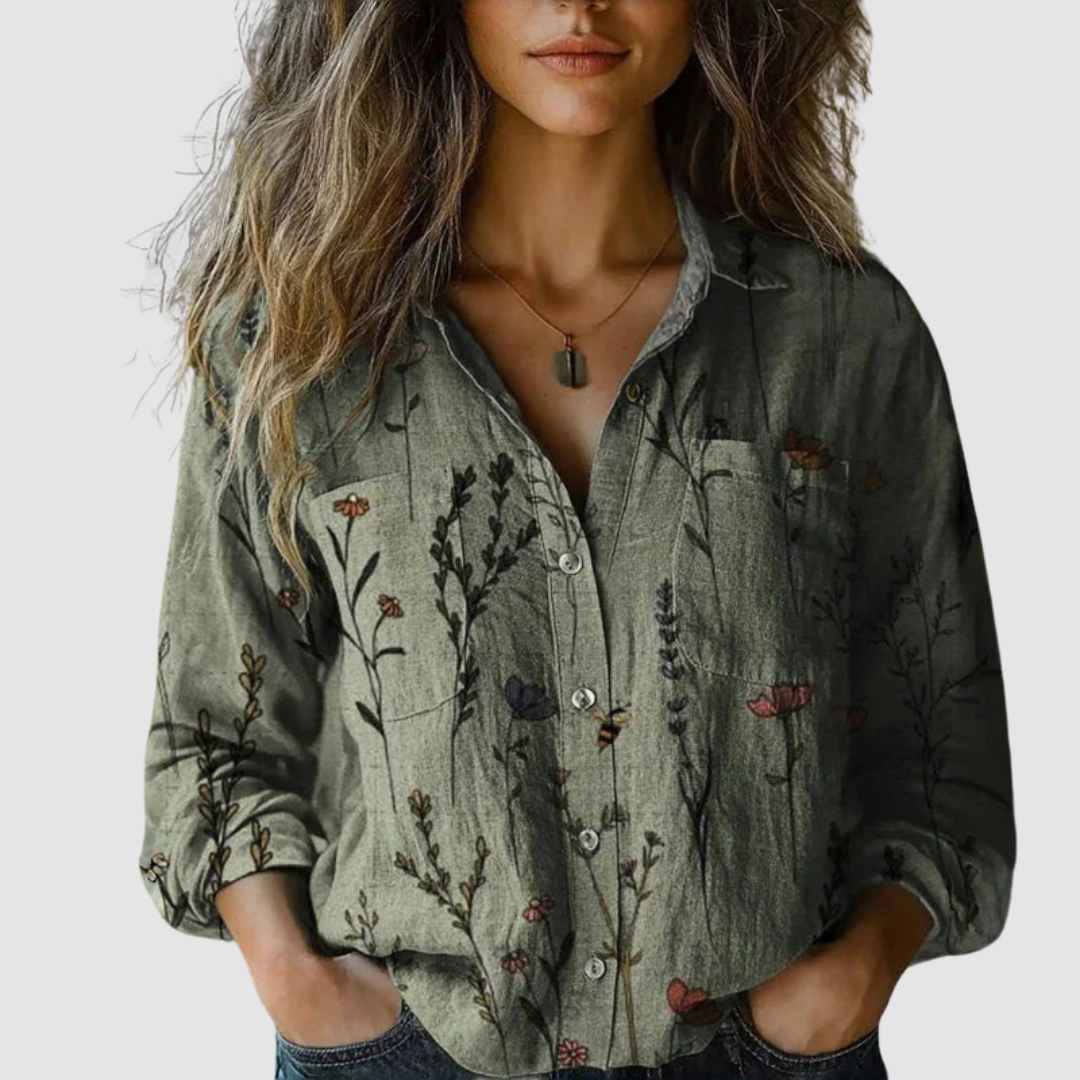 Women's vintage print spread-collar weekend blouse