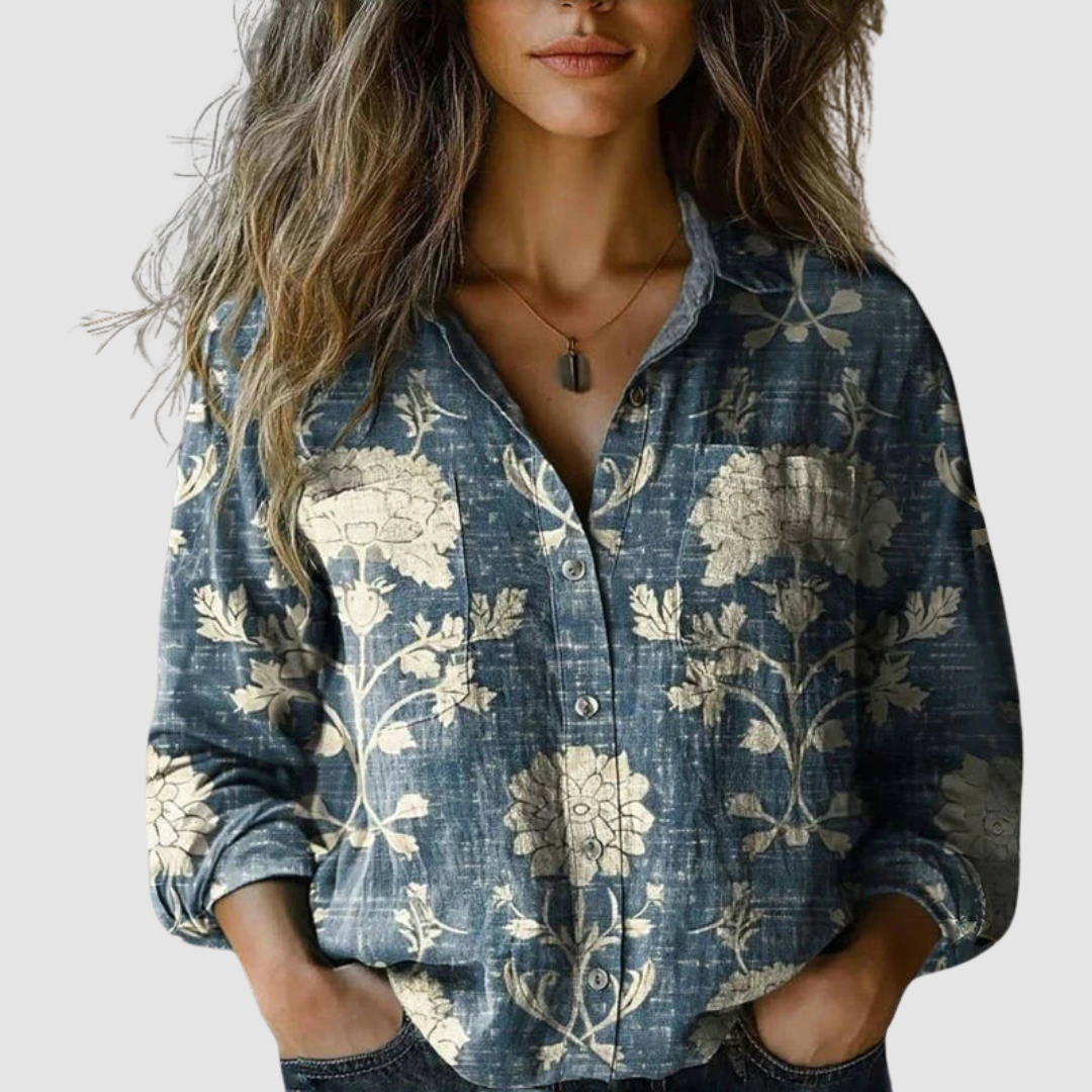 Women's vintage print spread-collar weekend blouse